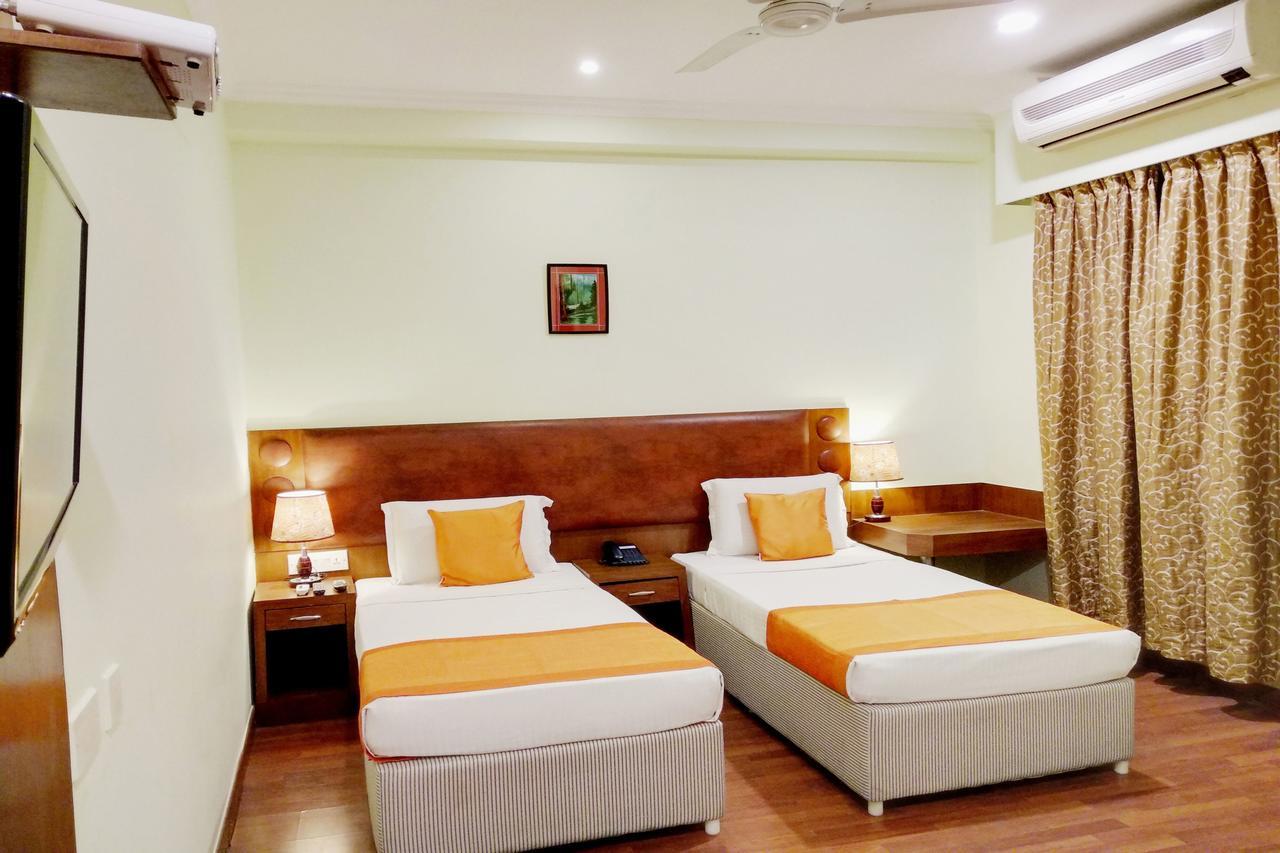 Oyo 6110 Thalassa Suites Bangalore Exterior foto