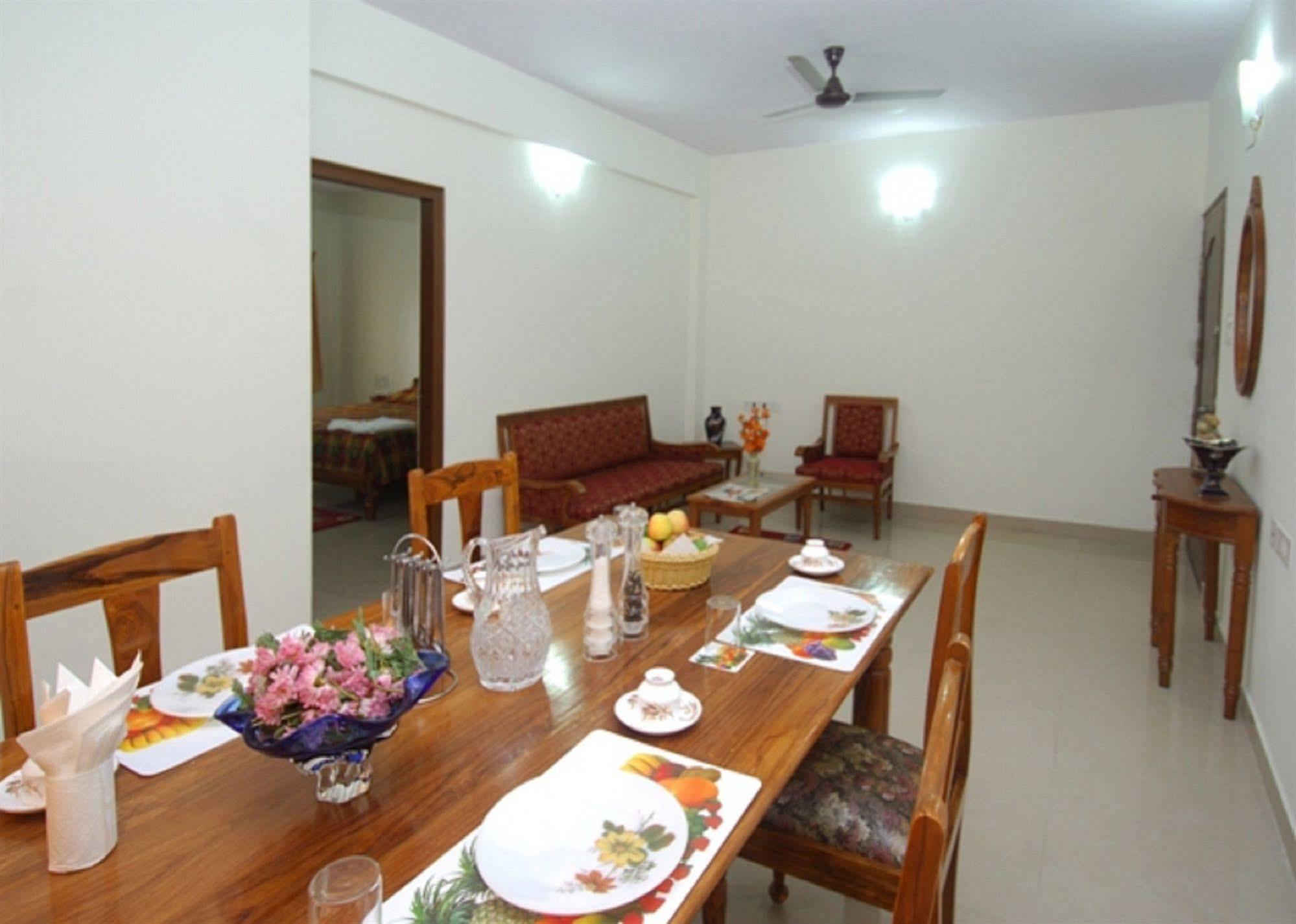 Oyo 6110 Thalassa Suites Bangalore Exterior foto