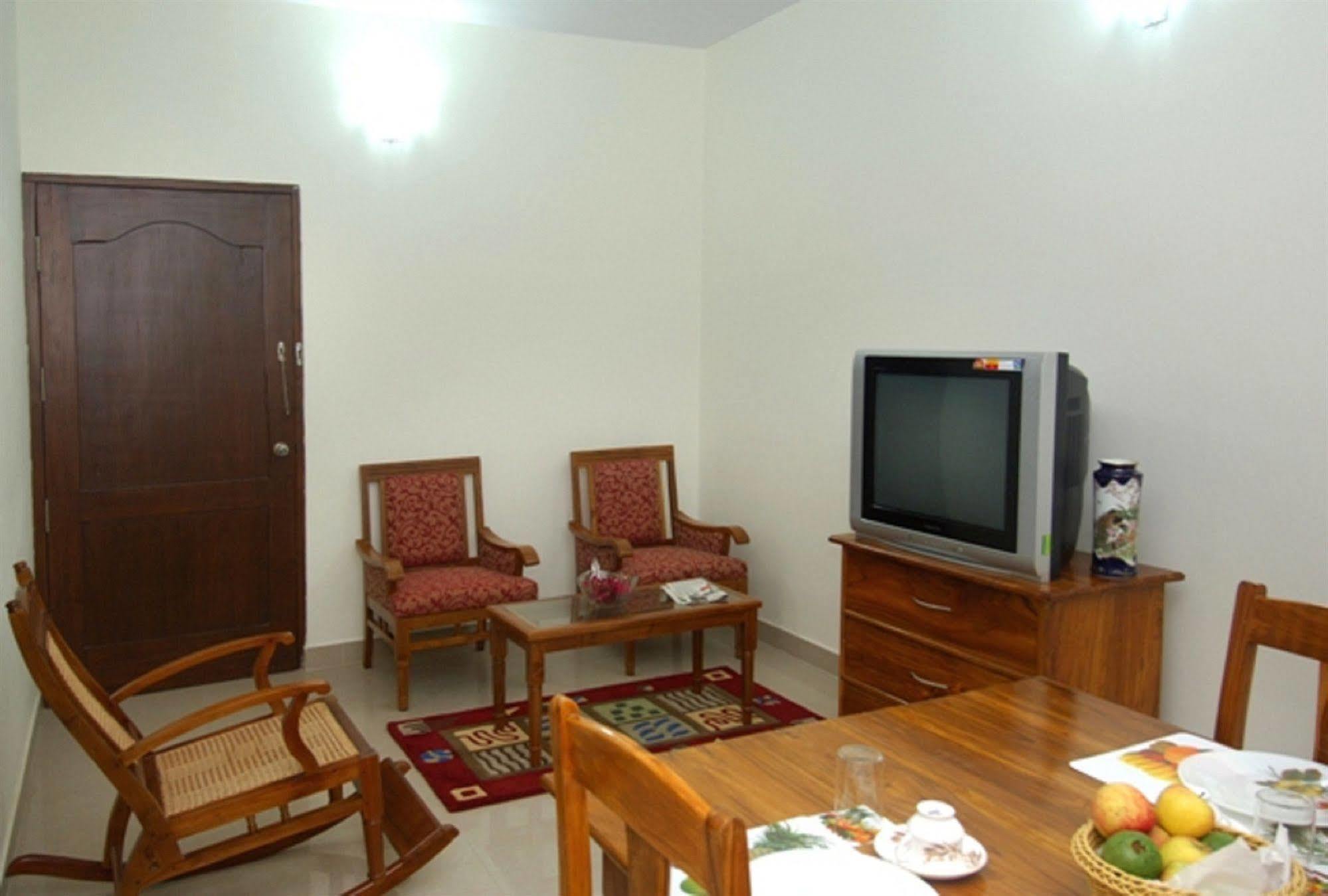 Oyo 6110 Thalassa Suites Bangalore Exterior foto